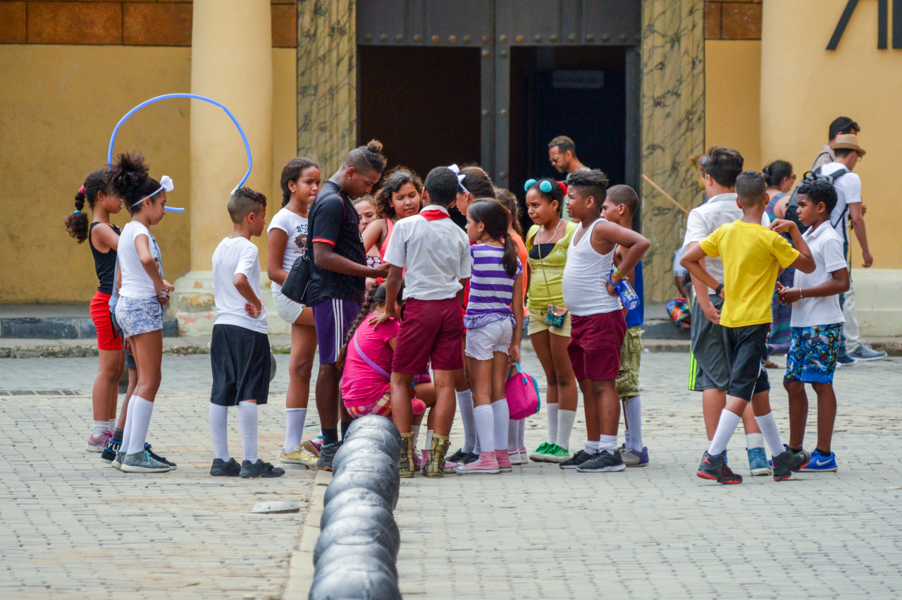 Cuba is geen ‘sponsor van terrorisme’ zoals de Amerikaanse president beweert. Cuba ‘sponsort’ internationale hulp bij rampen, het ‘sponsort’ onderwijs, het ‘sponsort’ cultuur, milieubescherming ... (Foto angelbada.photography)